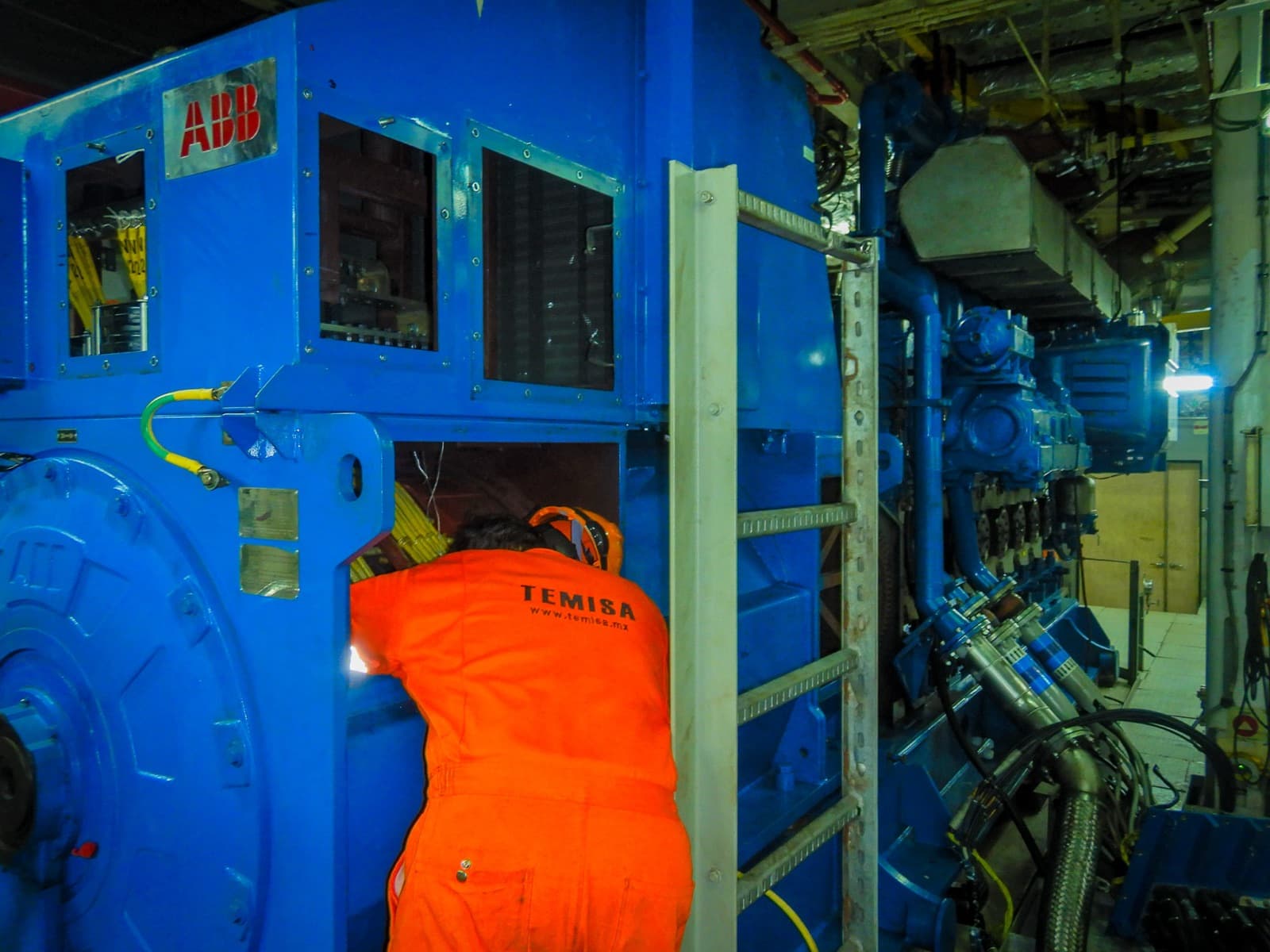 Mantenimiento del generador de motogenerador a gas MWM TEMISA