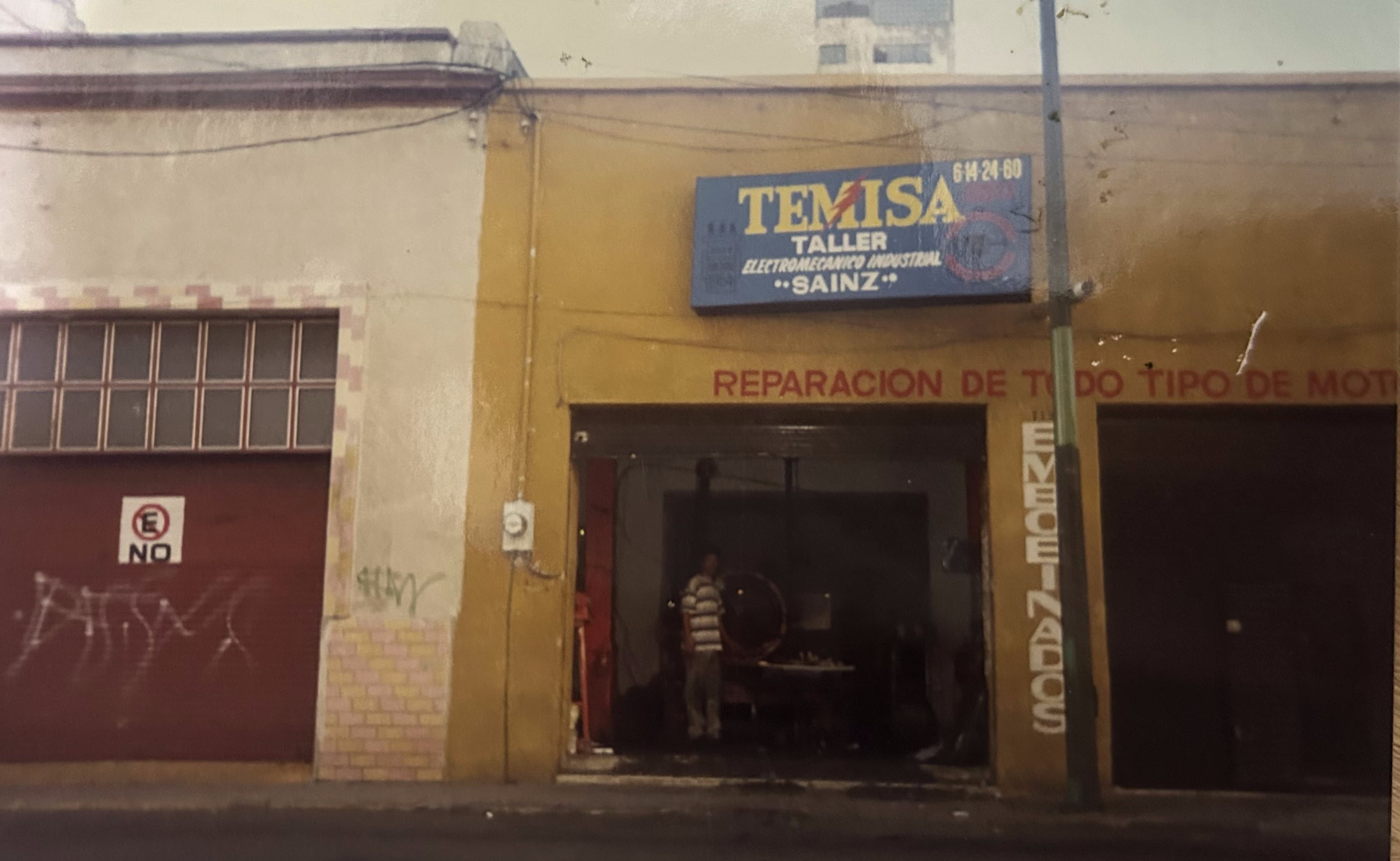 Fachada original del Taller Electromecánico Industrial Sainz — origen histórico de TEMISA en 1954