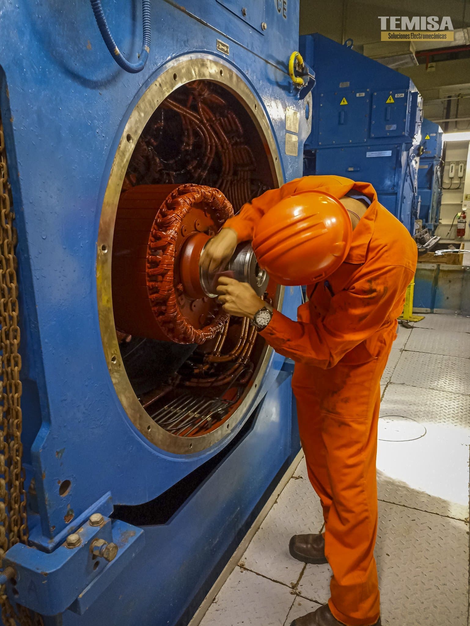 Inspección del rotor y medición de entrehierro en generador ABB — TEMISA