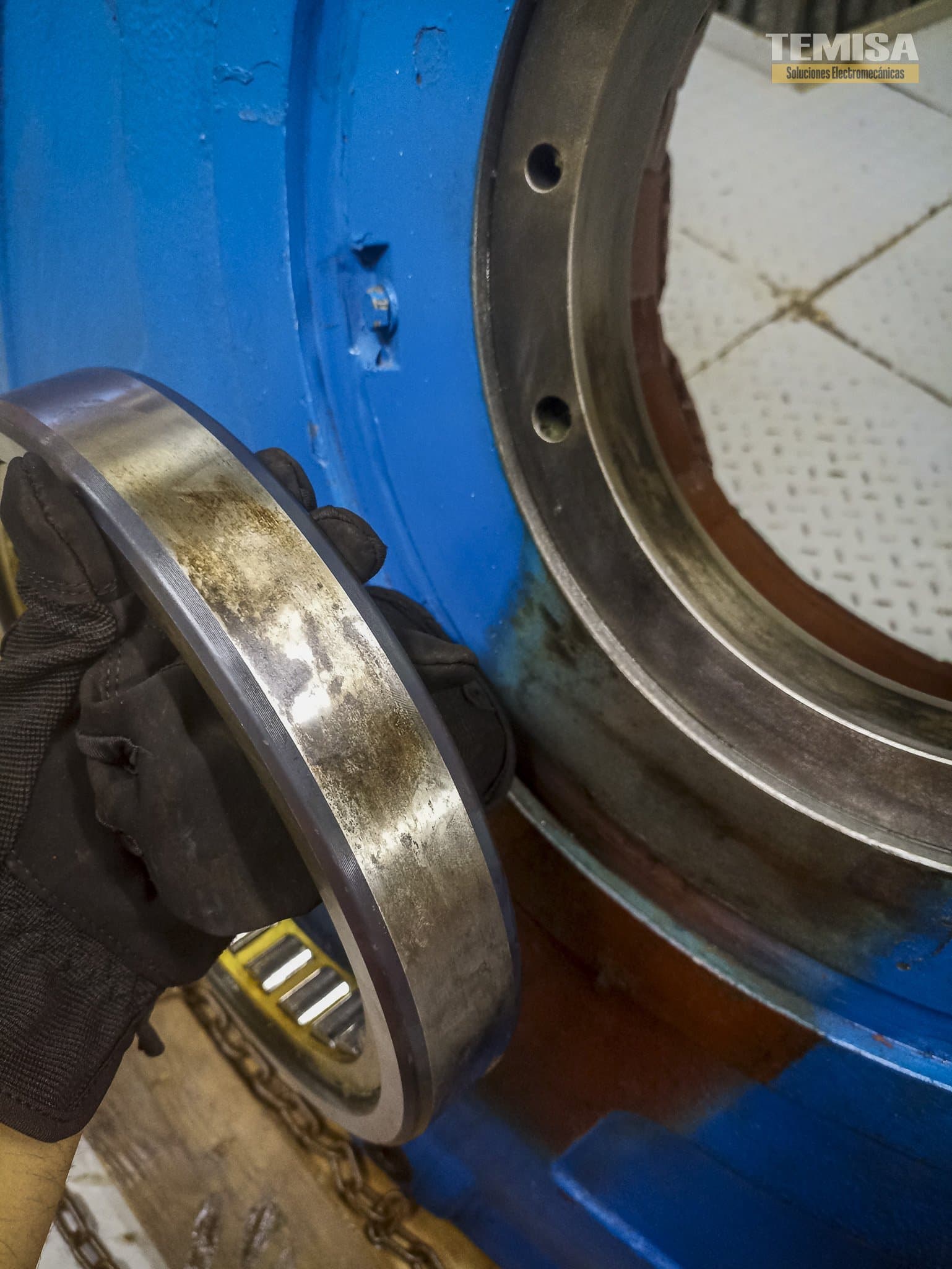 Inspección de pista del rodamiento en generador ABB — TEMISA