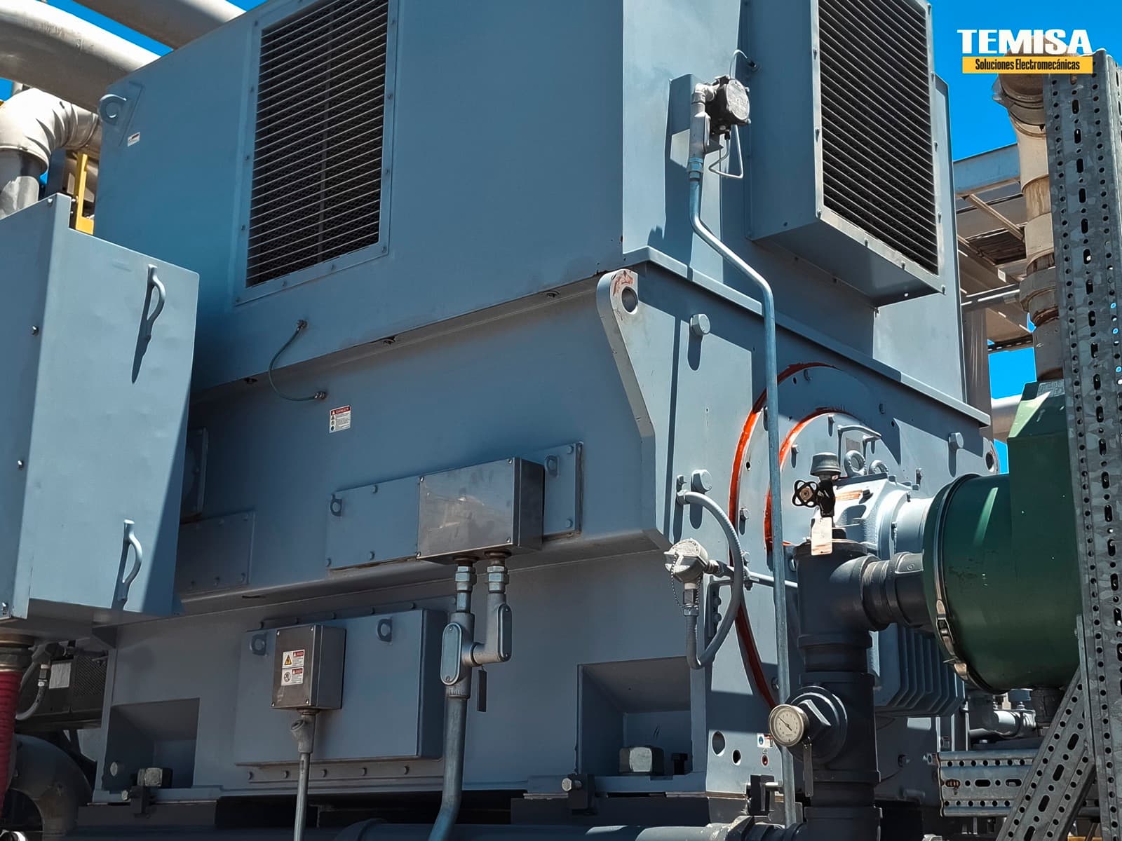 Motor de inducción de alta tensión de 7,000 HP y 6,600 V acoplado a compresor de proceso, intervenido en sitio por TEMISA Power Gen en un servicio de mantenimiento mayor para el sector oil & gas