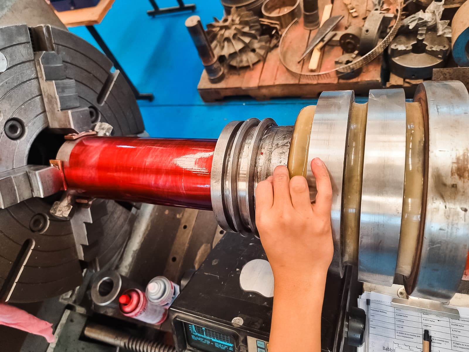 Rectificado de los anillos rozantes del rotor de un generador síncrono durante la rehabilitación electromecánica de TEMISA