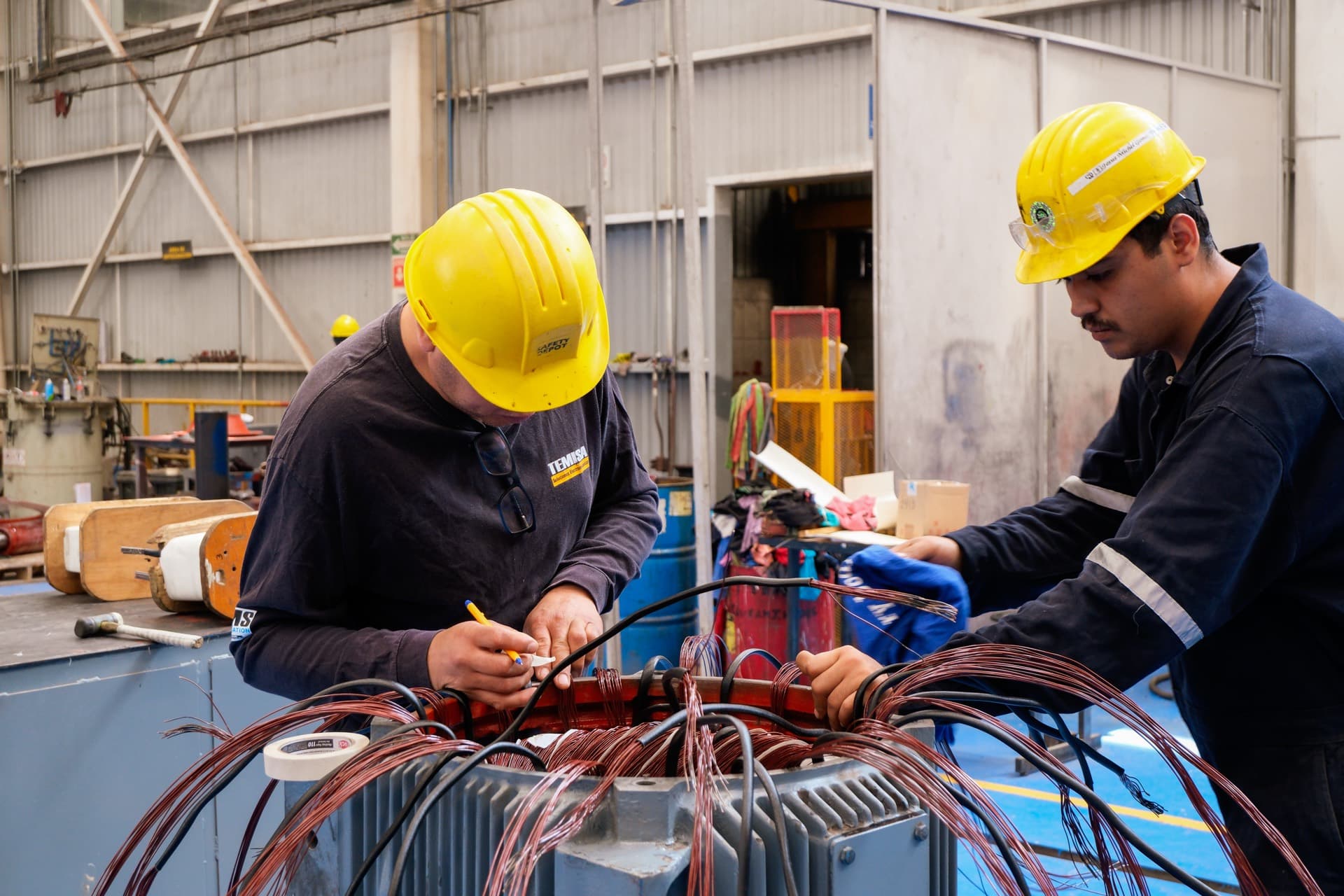 Fabricación de bobinas para motor eléctrico industrial en taller TEMISA Power Gen